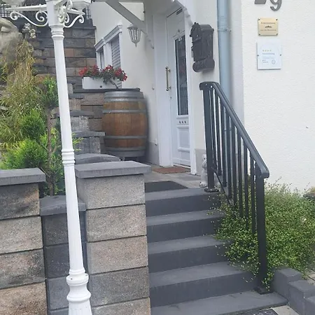 Moselburgblick * Burgen (Mayen-Koblenz)